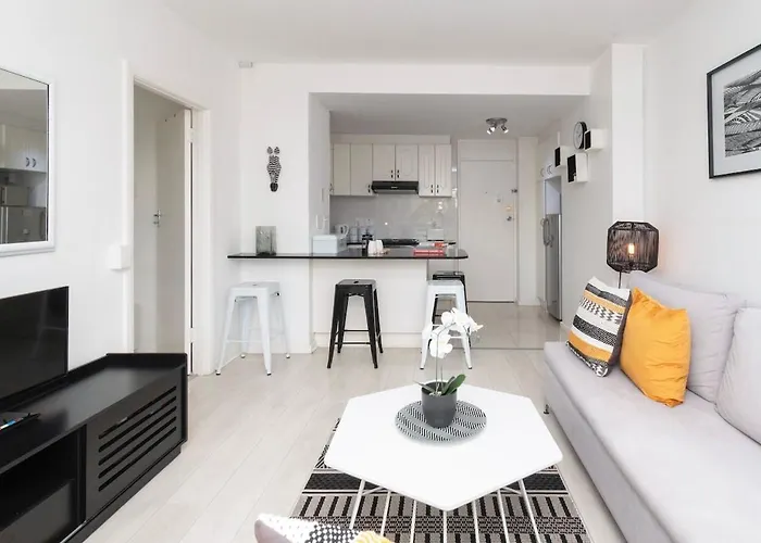 Apartment In Seapoint, Pool And Free Parking.