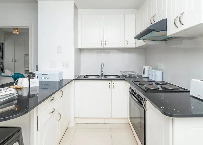 Apartment In Seapoint, Pool And Free Parking.